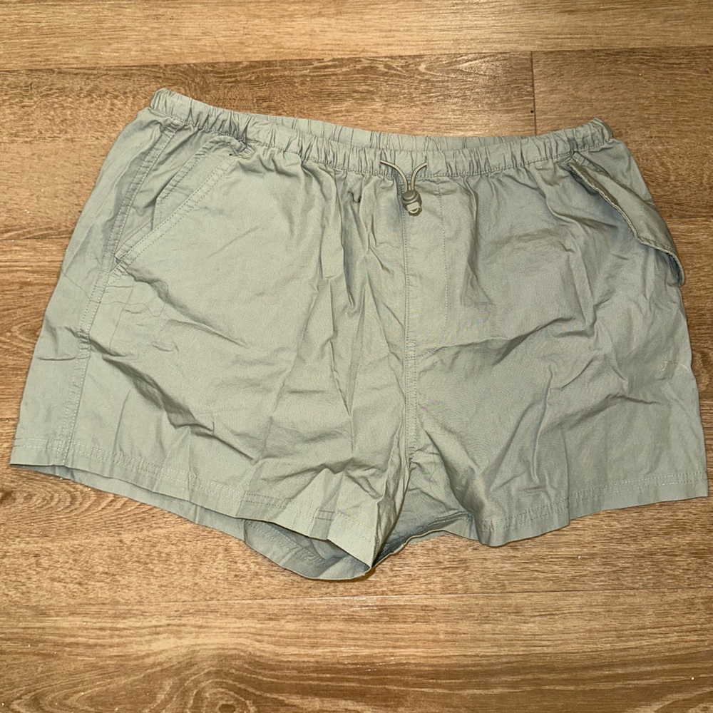 H&M parachute green shorts